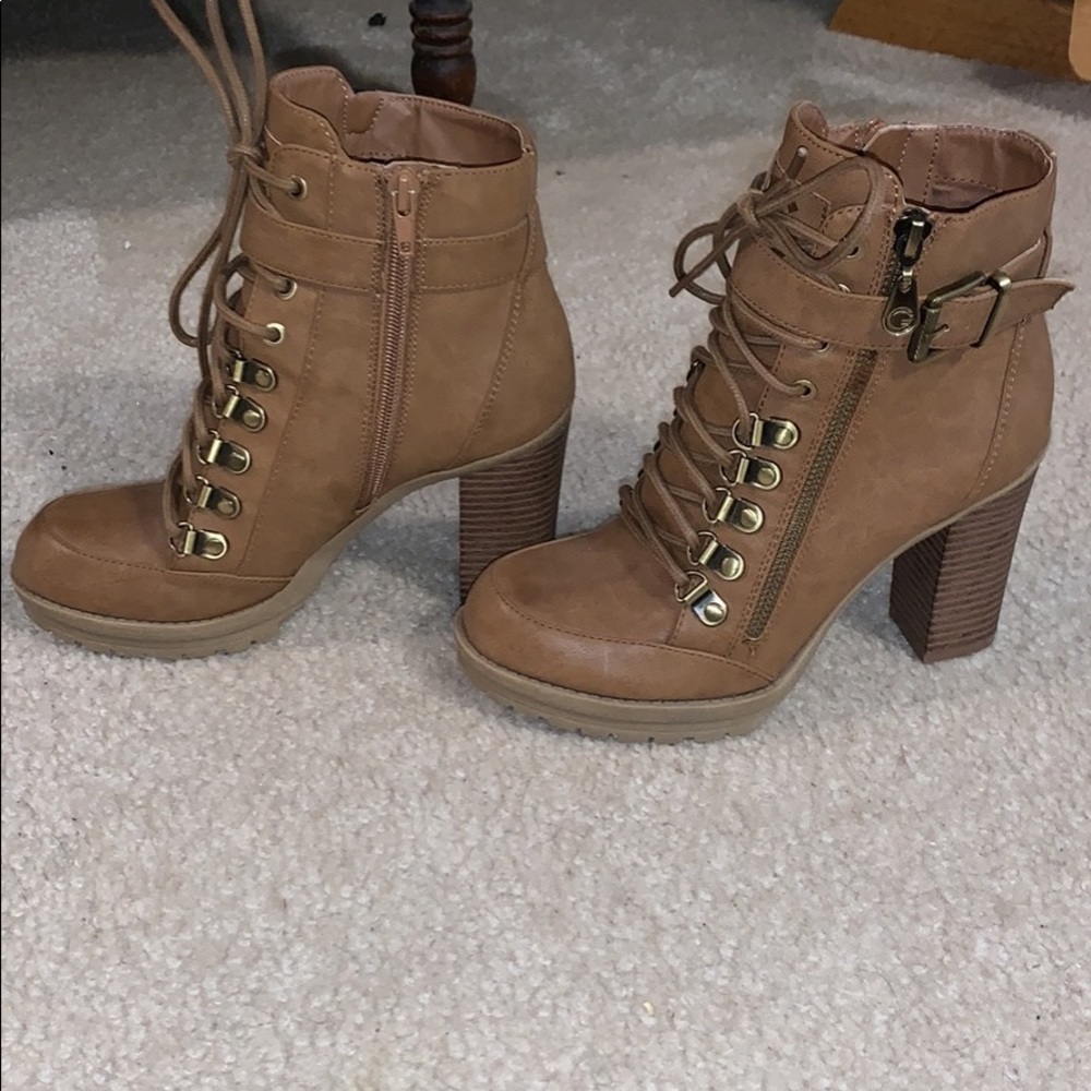 Women’s tan boots